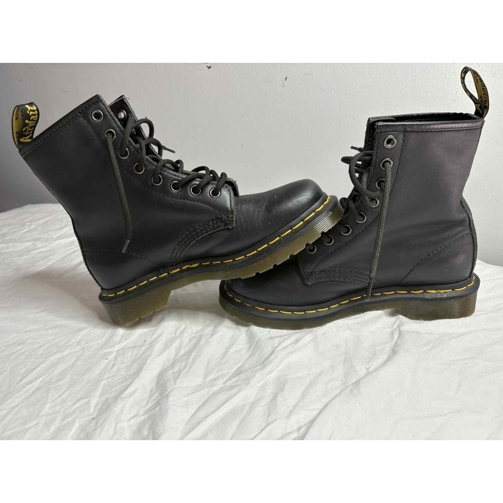 Dr. Martens Women's Climbing Shoes black leather lace up Boot size 6